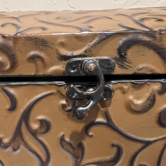 Metal Decorative Box with Domed Lid - Picture 5 of 6